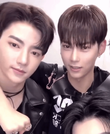 [잡담] 뭐야 여기서는 성한빈 귀걸이 양쪽 다 했네?? | 인스티즈