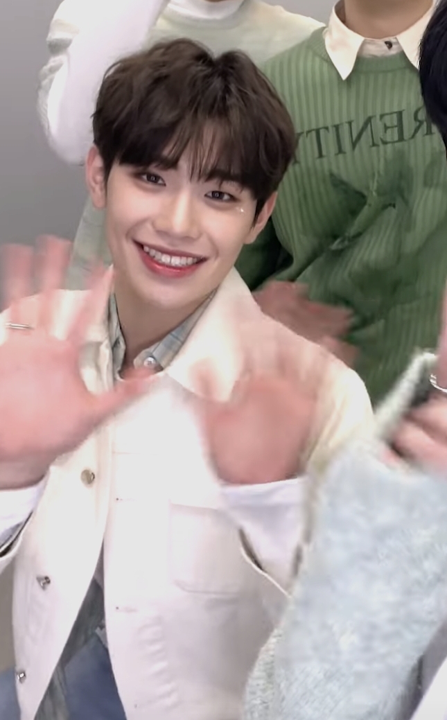 [잡담] 김태래 얼굴 뭐냐 뭐냐고 | 인스티즈