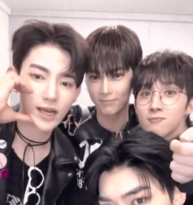 [잡담] 장하오 성한빈 하트 만든거 봄? | 인스티즈