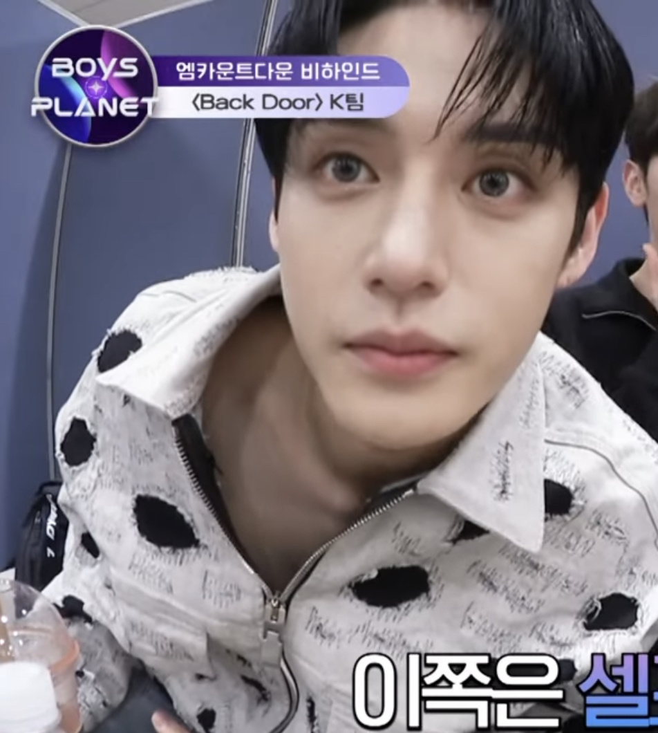 [잡담] 김지웅 보플 나가더니 사복이 더 아이돌스러워졌어 | 인스티즈