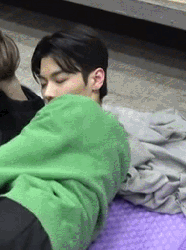 ㄴ [잡담] 이정현 ㄹㅇ 유사를 부르는 얼굴임 | 인스티즈