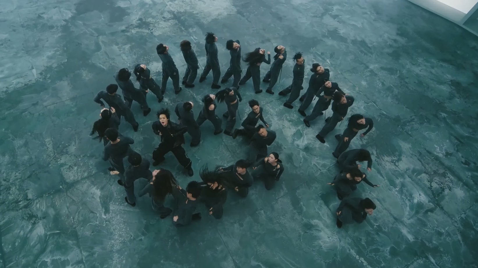 [잡담] 박지민 뮤비 걍 독기 기빨림 광기<< 다 있는 | 인스티즈