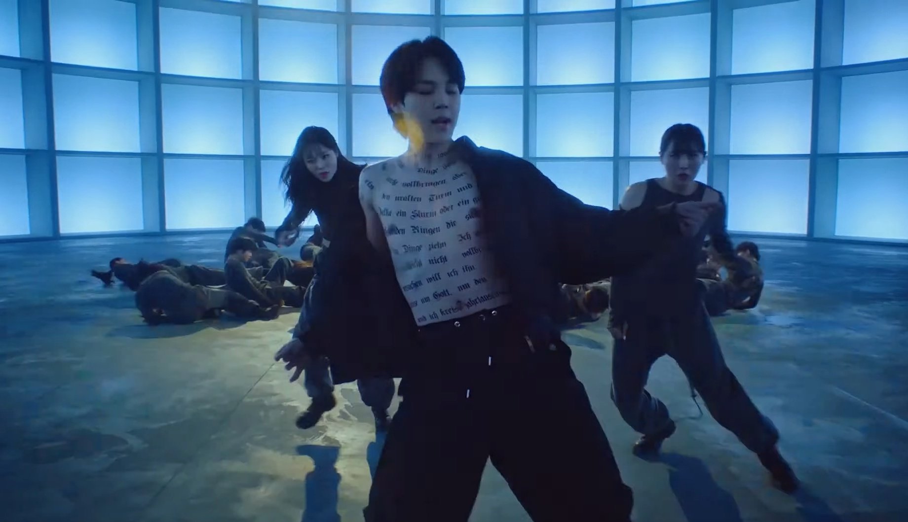 [잡담] 박지민 맨몸에 타투한거(찐 타투x) | 인스티즈