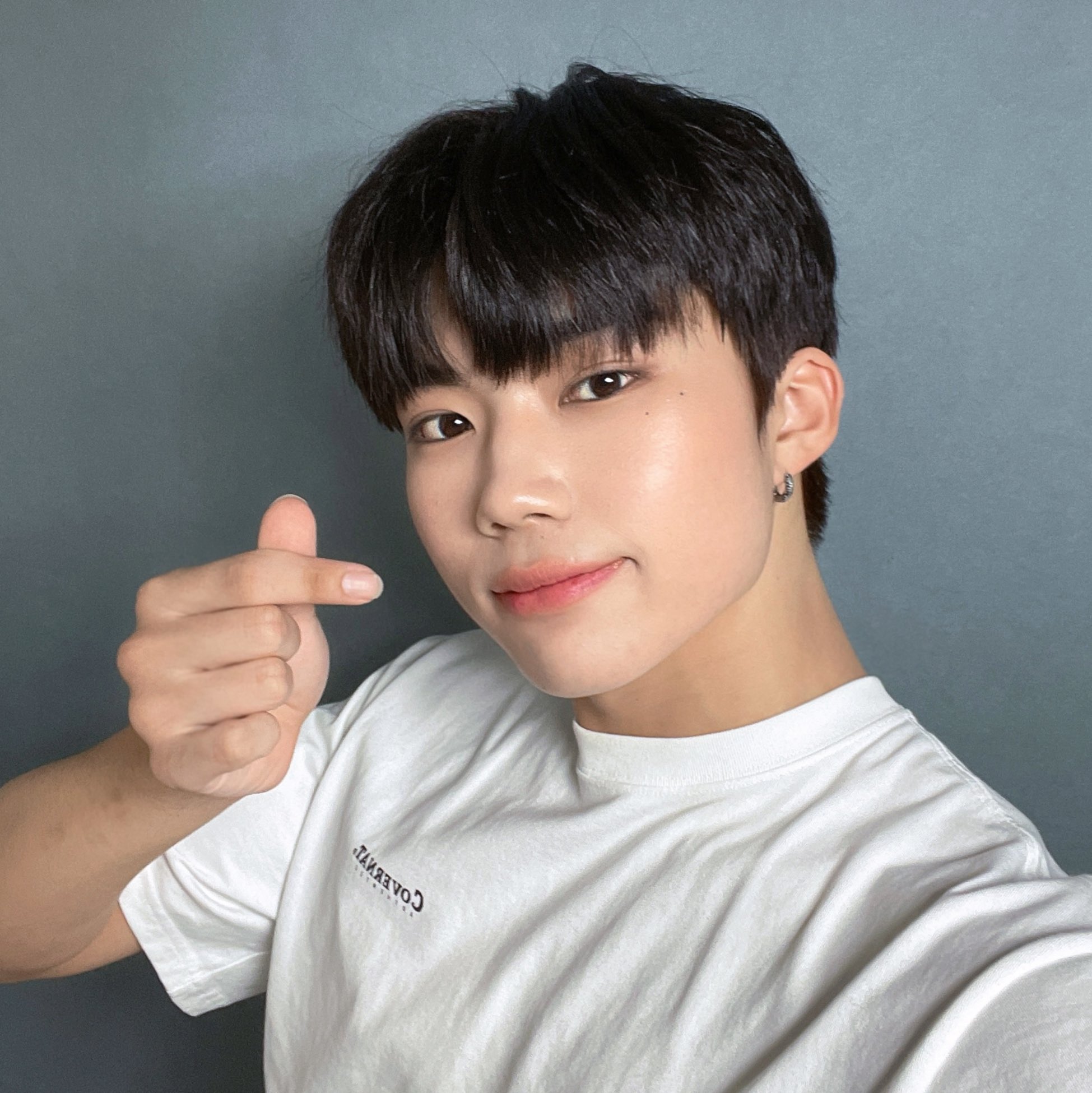 [잡담] 건욱이도 데뷔하면 포카 잘 뽑을 거 같지 | 인스티즈