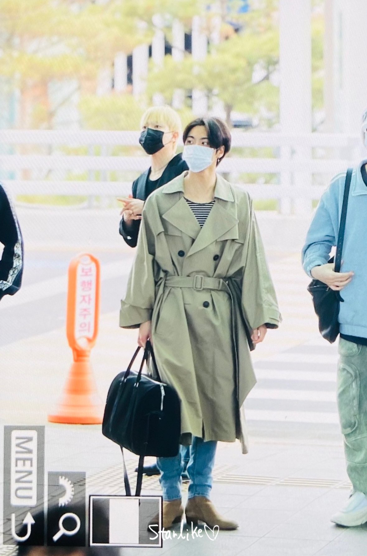 [잡담] 아 얘 진짜 귀엽다 공항패션 동숲에서도 입고 있음 | 인스티즈