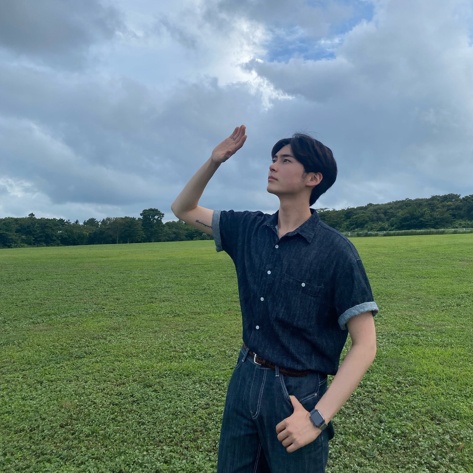 [잡담] 아니근데 성한빈 너무 잘생겼어 싹바가지없어도 장미엔 가시가 있다고 개좋아했을듯 | 인스티즈