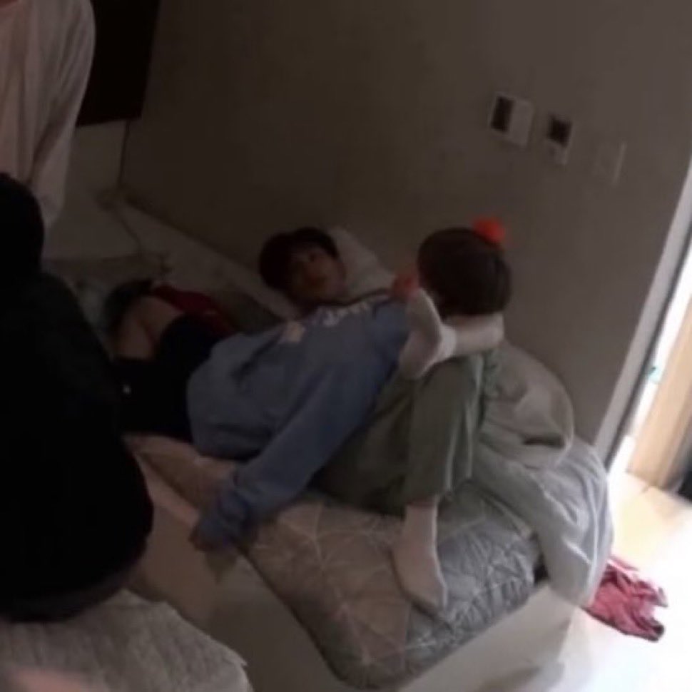 [잡담] 제발 김태래 귤핀 왜 꼽고 있는지 알려달라고!!!!!!!!! | 인스티즈