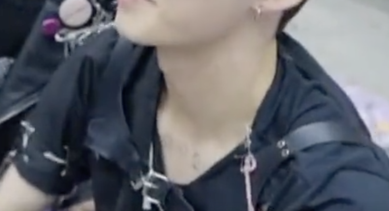 [잡담] 성한빈 타투 보인다.. (기절 | 인스티즈