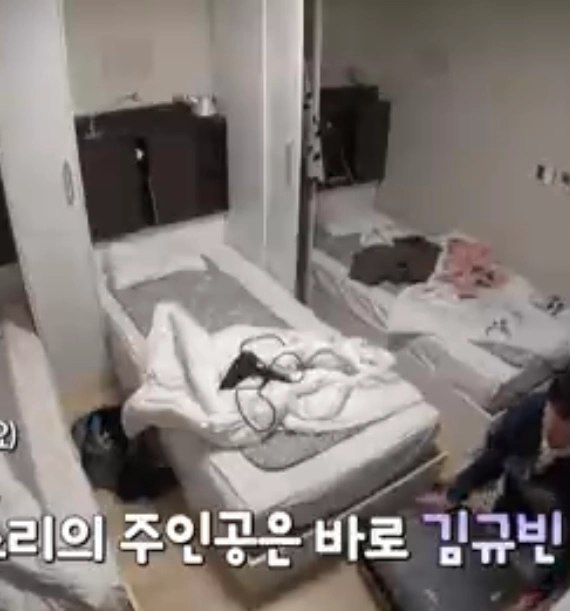 [잡담] 보플 규빈이 옷같긴 한데 지웅이가 규빈이옷 입은거? | 인스티즈