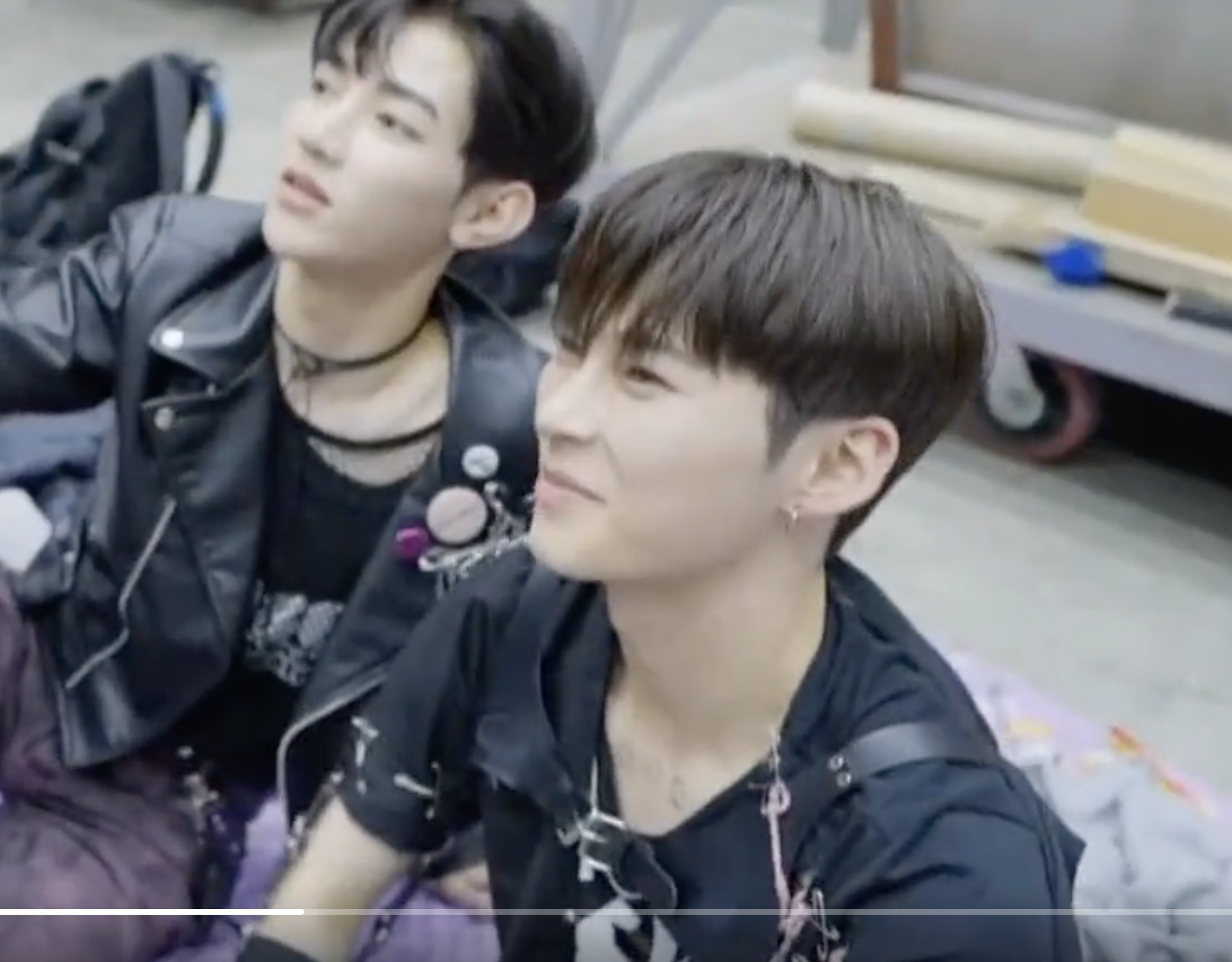 [잡담] 성한빈 타투 보인다.. (기절 | 인스티즈