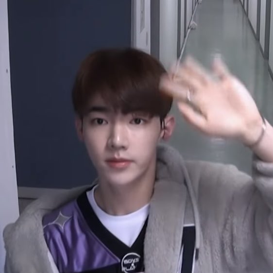 [잡담] 장하오 후드집업 이때랑 똑같다ㅋㅋㅋㅋㅋ | 인스티즈