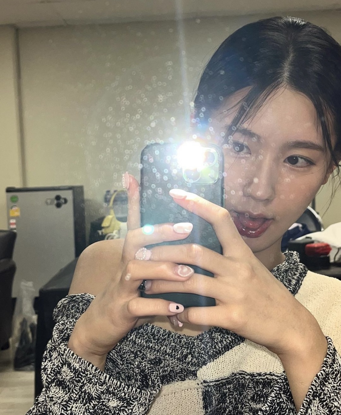 [잡담] 아이들 미연 거울 셀카 너무 예뻐 | 인스티즈