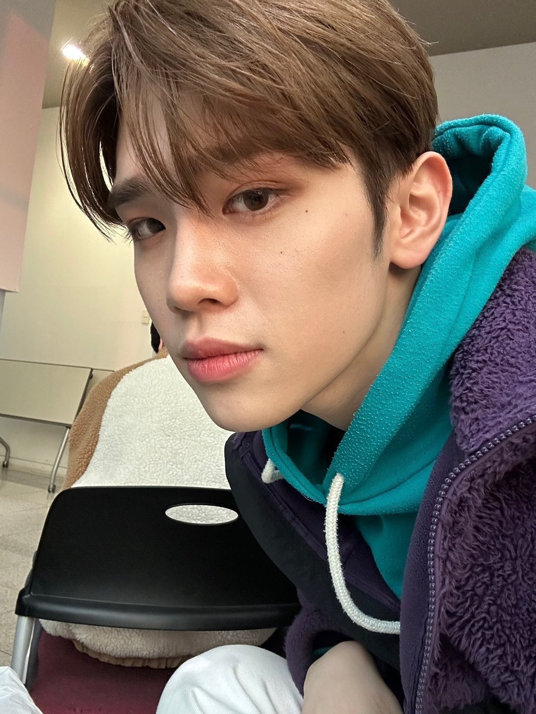 [잡담] 김태래 이거 보니까 태래는 그 데뷔조 등산복 좋아했을거같다 | 인스티즈