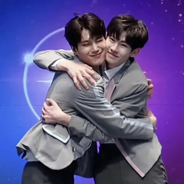 [잡담] 아니 올리 한빈이들한테 티예티예하고다닌거냐고ㅋㅋㅋ | 인스티즈