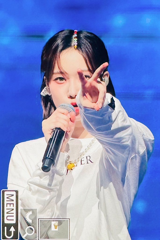 [잡담] 에스파 윈터 왜 정수리에다가 헤어핀 한거얕ㅋㅋㅋㅋㅋㅋ | 인스티즈