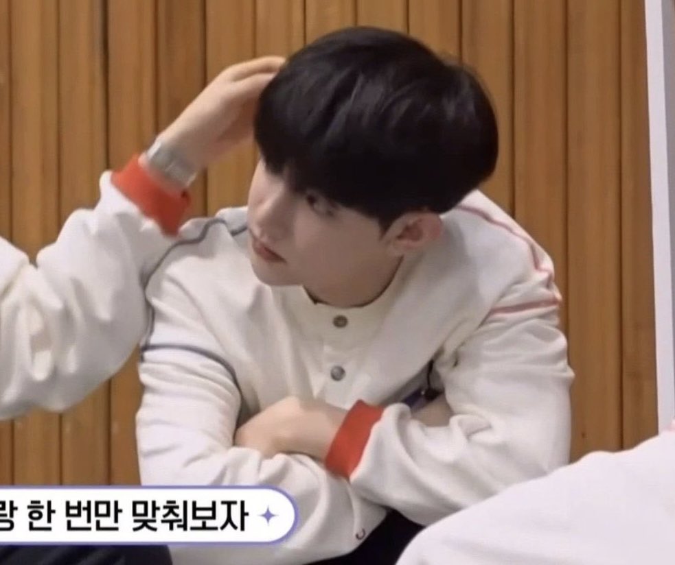 [잡담] 만약 데뷔하면 이 짱구리 애기백구가 맏형라인이라고? | 인스티즈