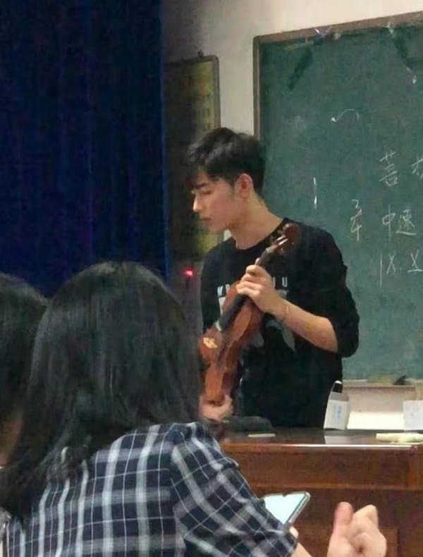 [잡담] 나도 이런 교생쌤 있으면 수업 개열심히 들었을듯 ㅈㅇ장하오 | 인스티즈