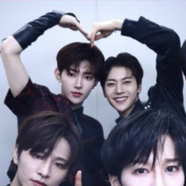 [잡담] 이거 장하오랑 매튜 턱선 빗살무늬토기 컬렉션이냐고 | 인스티즈