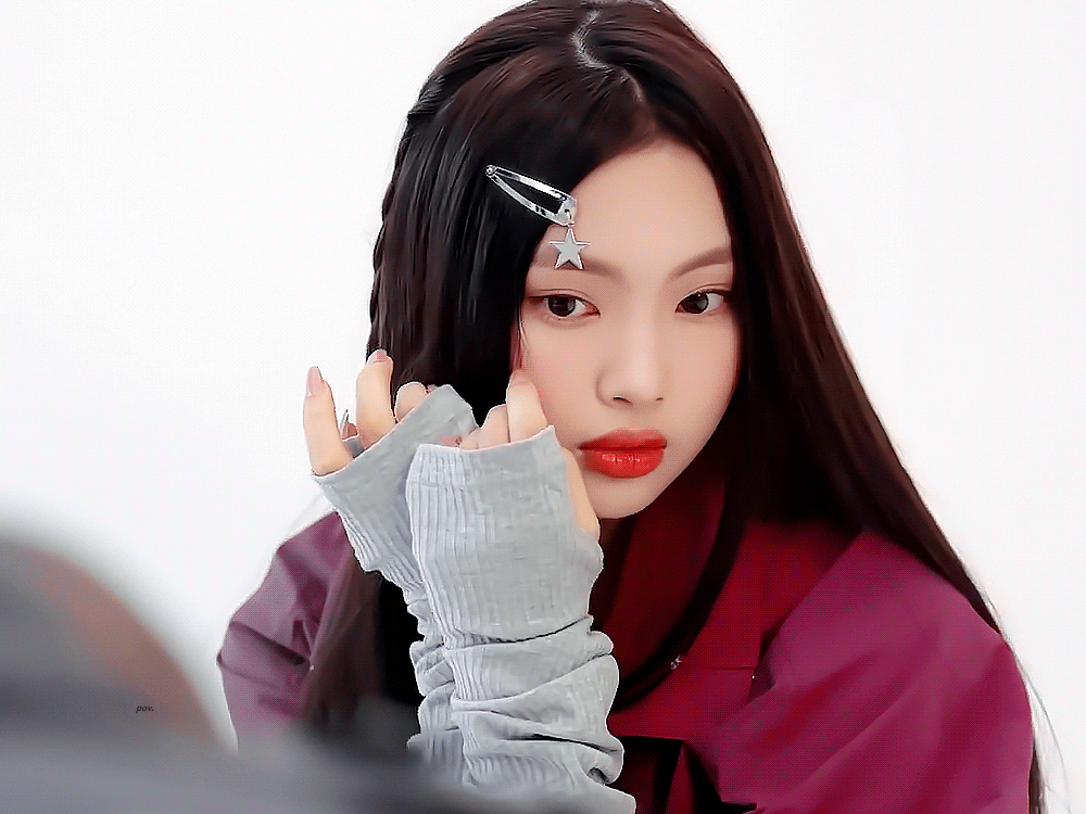 [잡담] 혜인이는 처피뱅이나 앞머리 없거나 시스루뱅처럼 눈썹 보이는 스타일링이 진짜 베스트인 것 같아 | 인스티즈