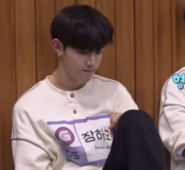 [잡담] 장하오 귀 빨게져서 입꾹꾹하는거 진짜 다시봐도 슴네살 맞냐고 | 인스티즈