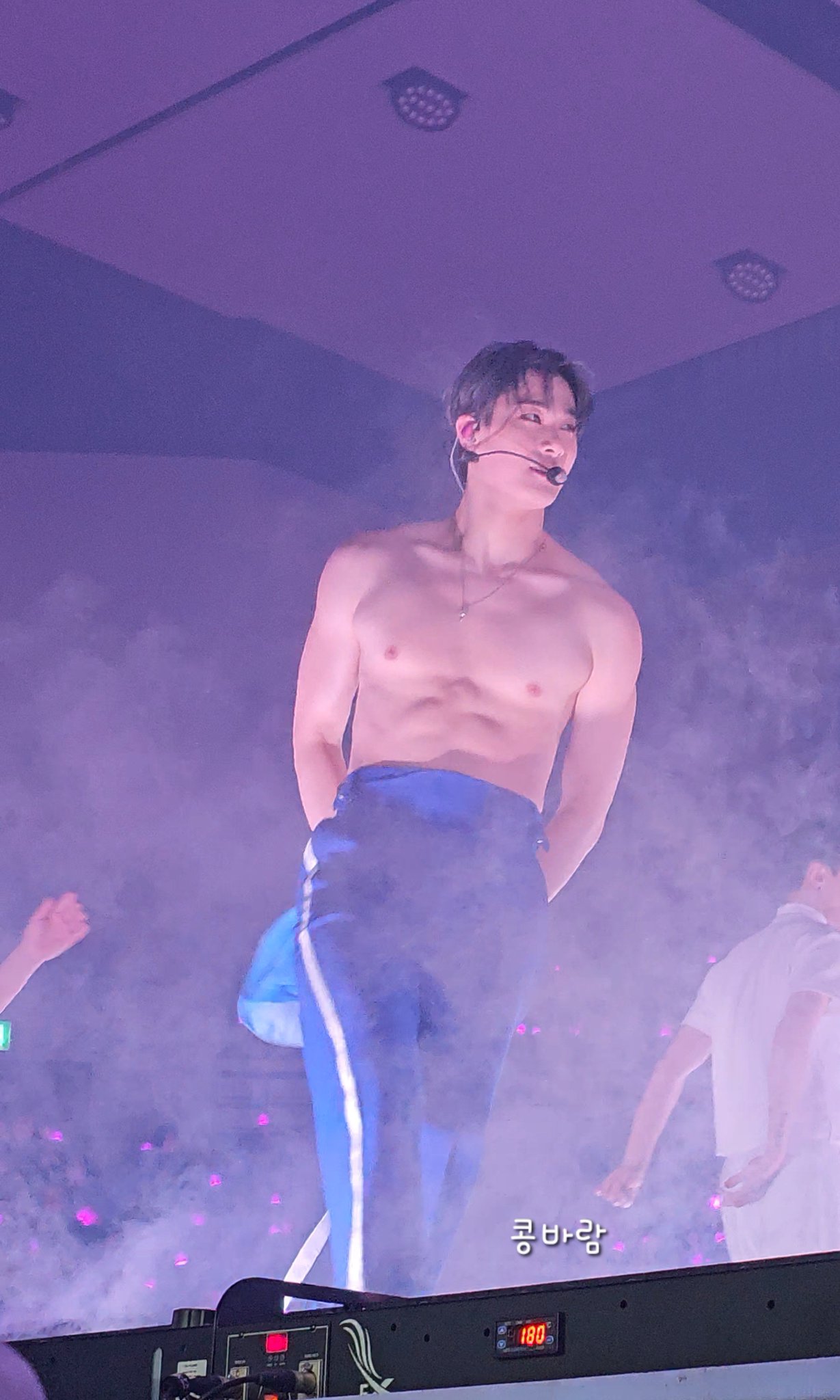 [잡담] 오늘 팬콘 문빈 갭 차이 진짜 설렜음 | 인스티즈