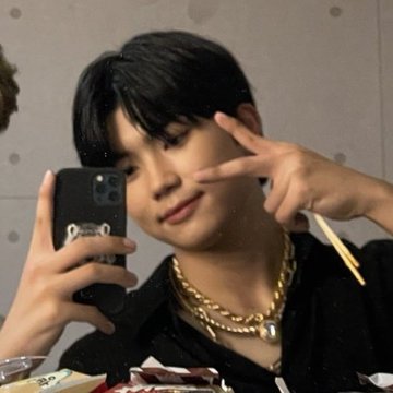 [잡담] 건욱이도 데뷔하면 포카 잘 뽑을 거 같지 | 인스티즈