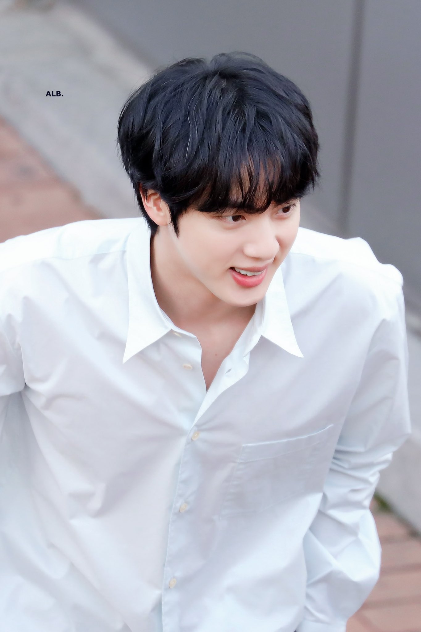 [잡담] 방탄 진 이게 젤 최근 단체활동 얼굴이라니 안 믿긴다 | 인스티즈