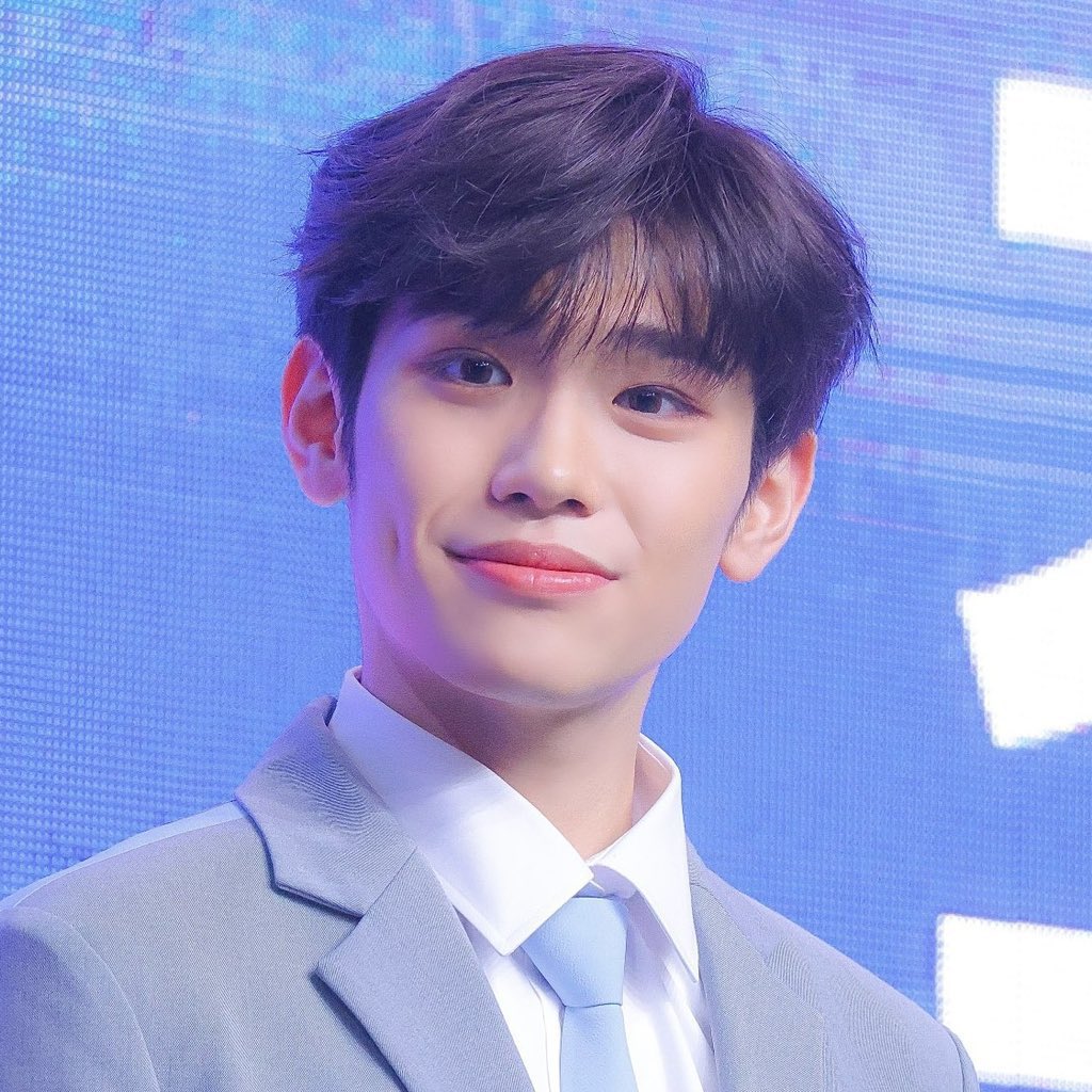 [잡담] 김태래 초반에 짝눈이라 쌍테 붙이고 온거??? | 인스티즈