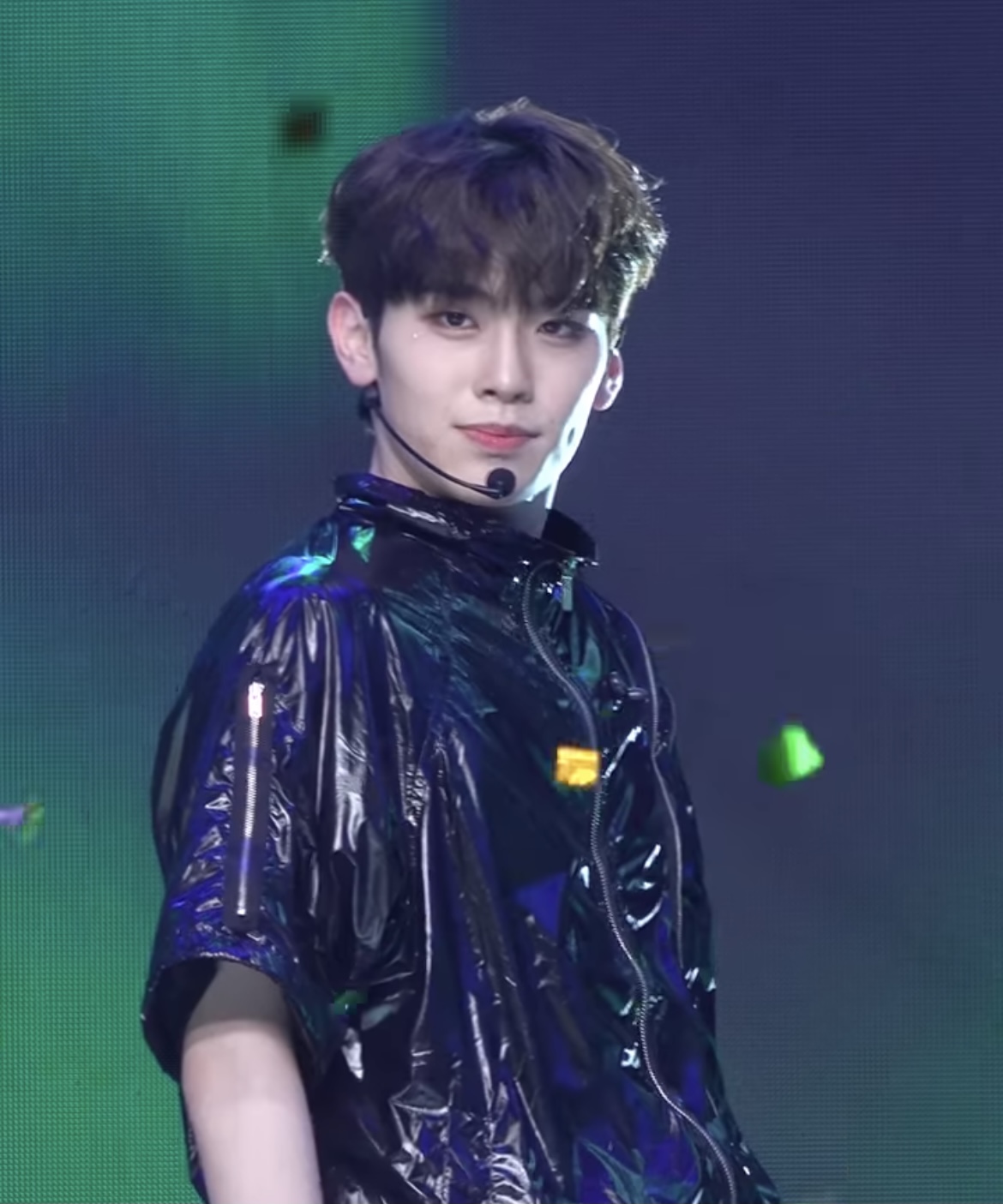 [잡담] 김태래 엠카 엔딩 캡쳐했는데 걍 아이돌상이세요.. | 인스티즈