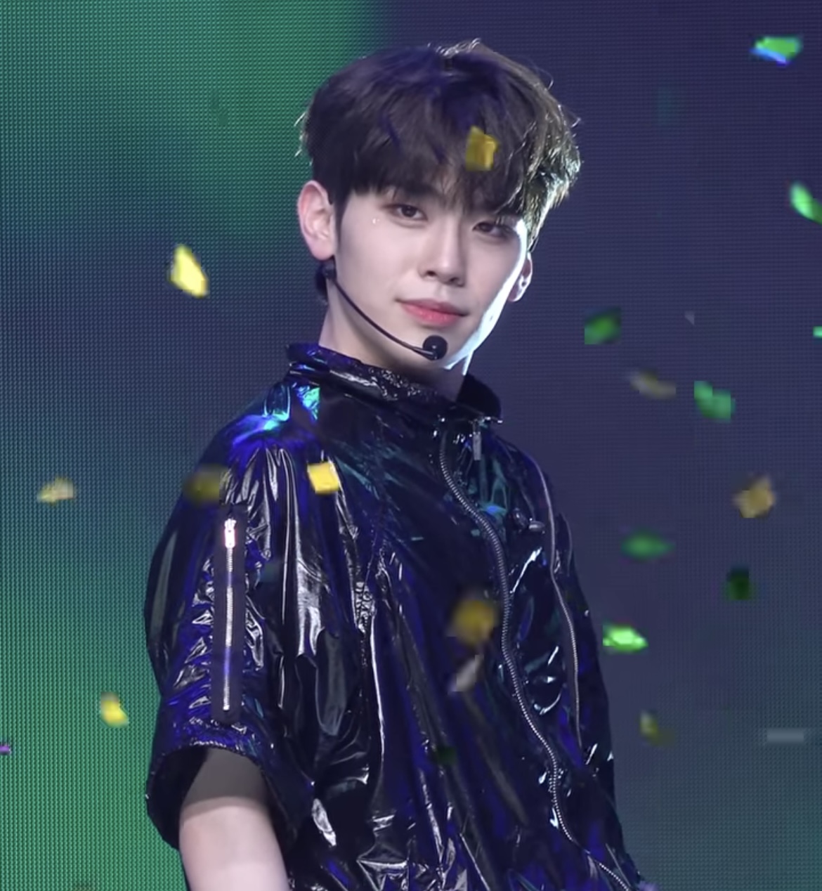 [잡담] 김태래 엠카 엔딩 캡쳐했는데 걍 아이돌상이세요.. | 인스티즈