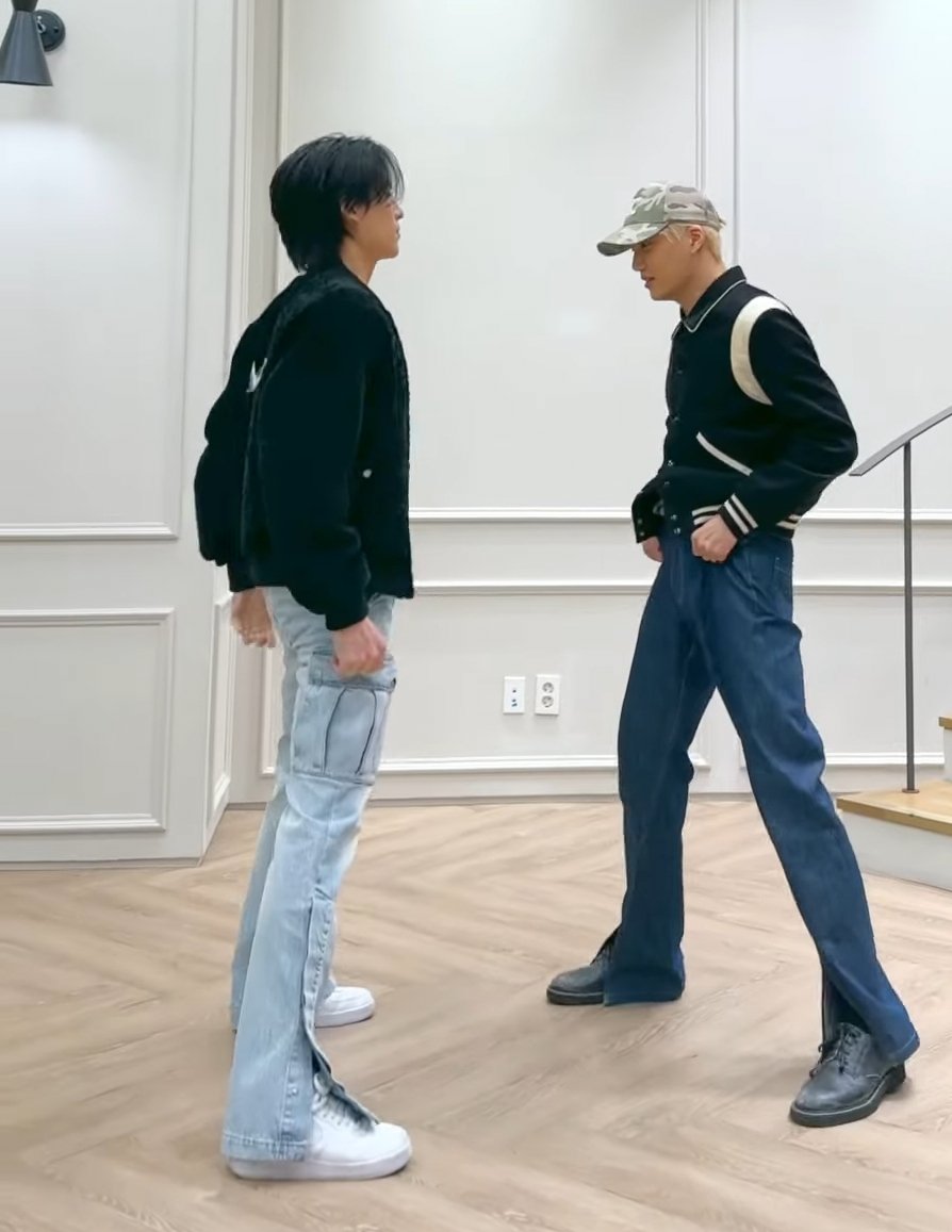 [잡담] 카이 인가 복장이랑 태양 챌린지 바지랑 같은거 같넼ㅋㅋㅋㅋ | 인스티즈