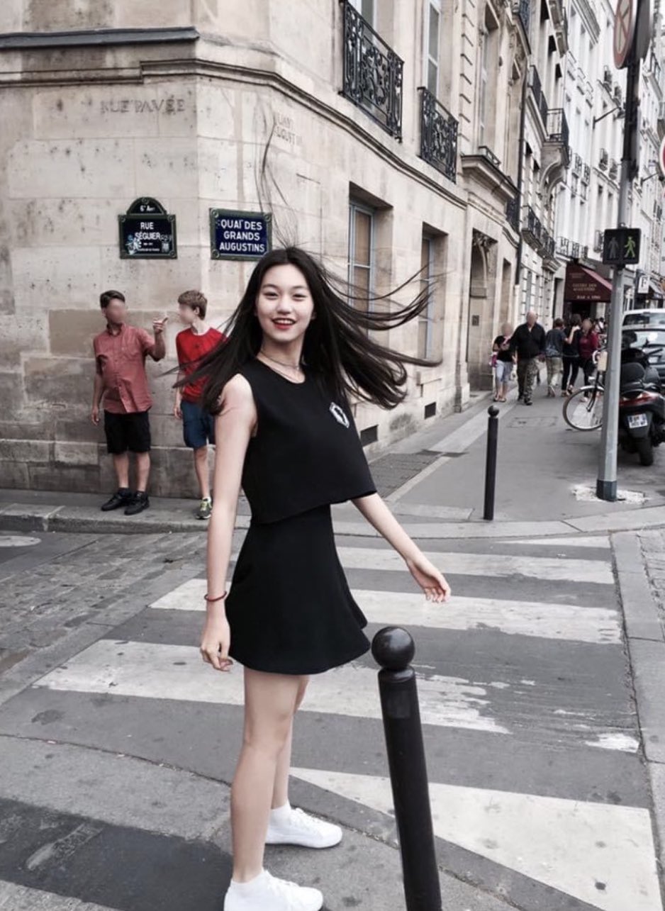 [잡담] 8년 전이랑 똑같은 장소에서 사진 찍은 여돌 jpg | 인스티즈