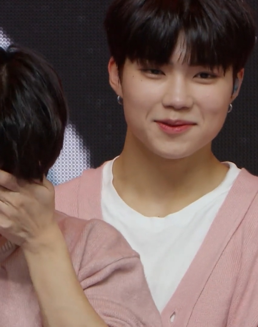 [잡담] 야생돌 막화에 어떤 울보강아지가 있대서 봐봤는데 ㅈㅇ건욱 | 인스티즈