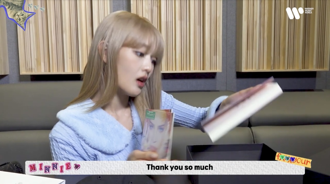 [잡담] 앤 마리 굿즈 받고 신나 하는 민니 진짜 세젤귀 | 인스티즈