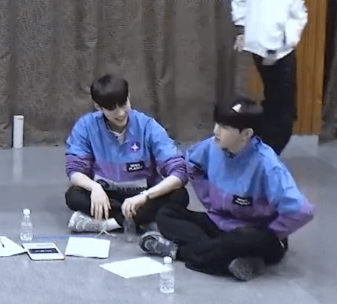 [잡담] 성한빈 ㅋㅋㅋ장하오 인사법 따라하는거지 | 인스티즈