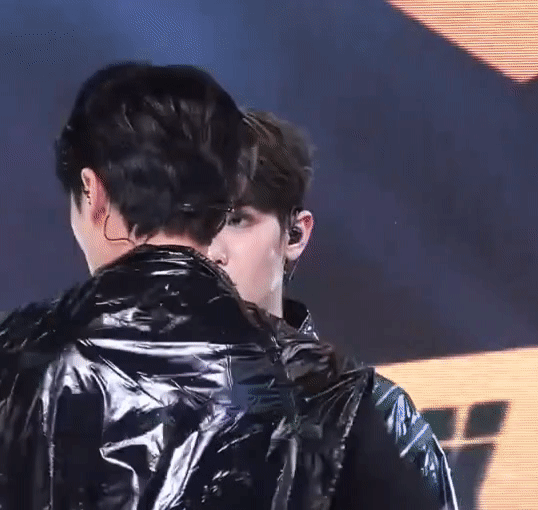 ㄱ [잡담] 금탤은 왜 유독 시선이 엇갈리고 서로 빤히 쳐다보는 게 많을까 | 인스티즈