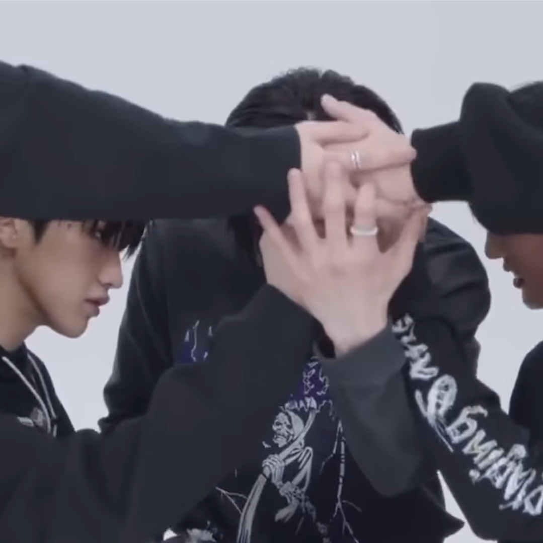 [잡담] tnx 이 영상 뭔지 아는 사람?ㅠ 리더가 웃지마 라고 하는 건데 | 인스티즈