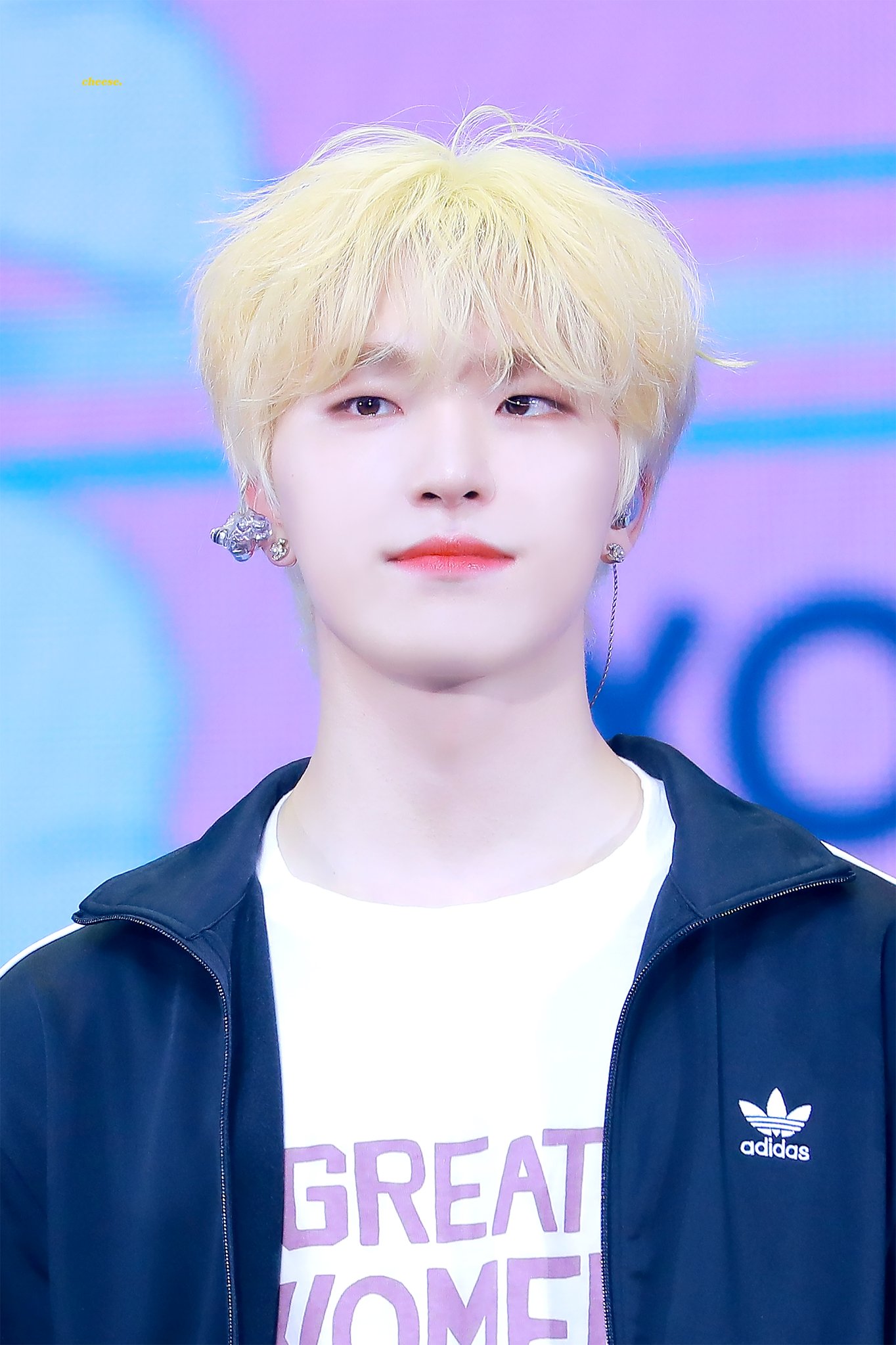 [잡담] 어뜨케 사람이 아기 수달이였다가 섹시락스타? | 인스티즈