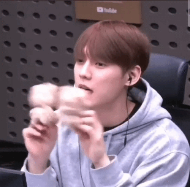 [잡담] 본인 모에화 인형이랑 같이 스케줄 뛰는 남자 어때 | 인스티즈