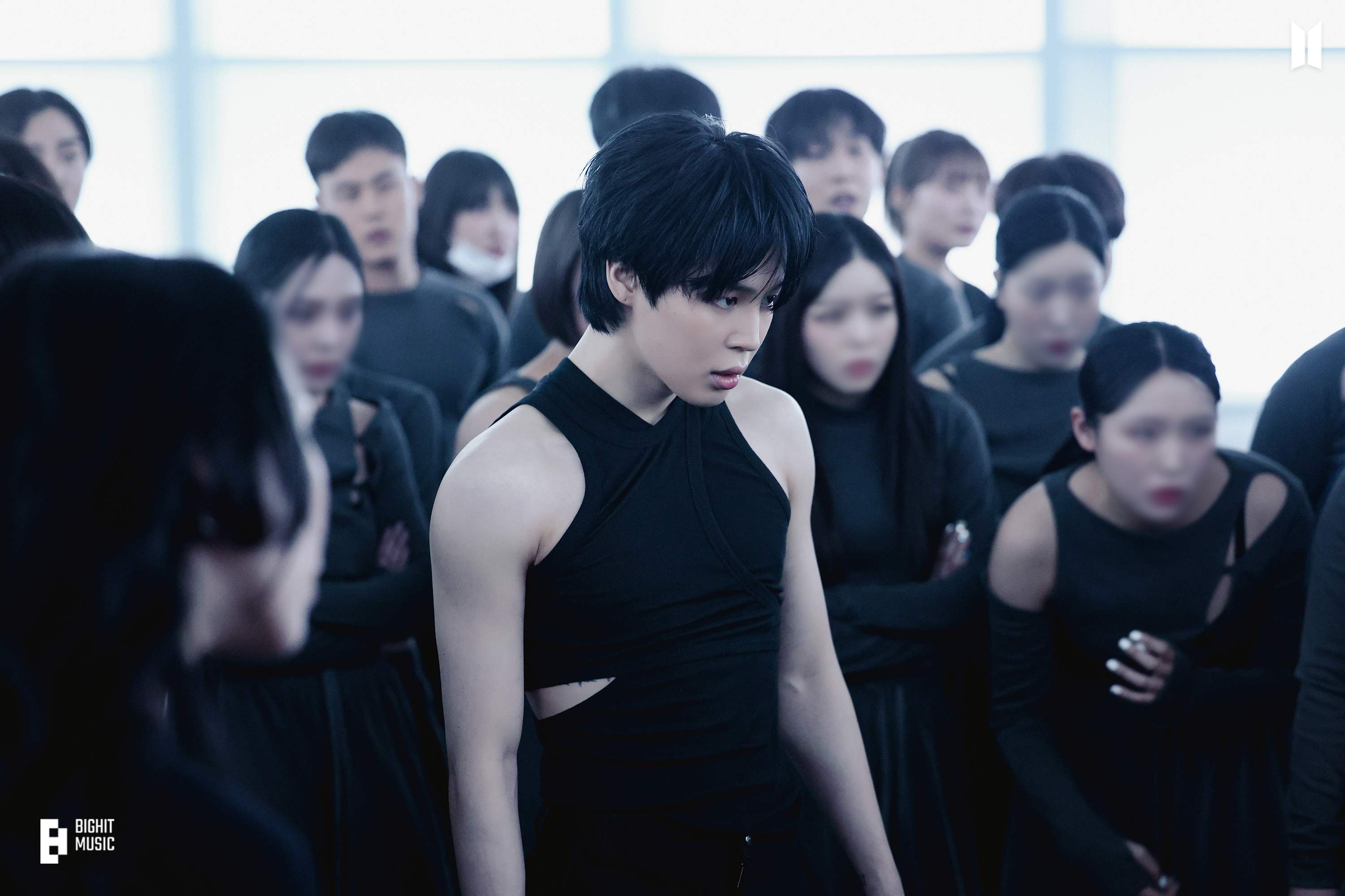 [잡담] 아니 방탄 지민 흰옷버전도 뮤비 찍어놓고 편집했숴?? | 인스티즈