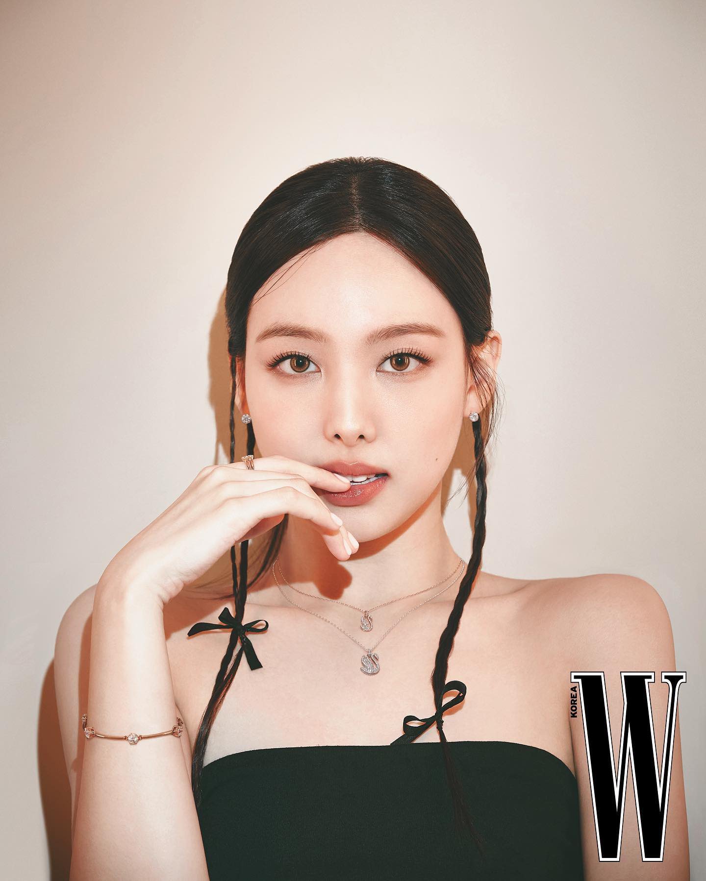 [잡담] 또 레전드 찍은 트와 나연 W Korea 스와로브스키 화보 | 인스티즈