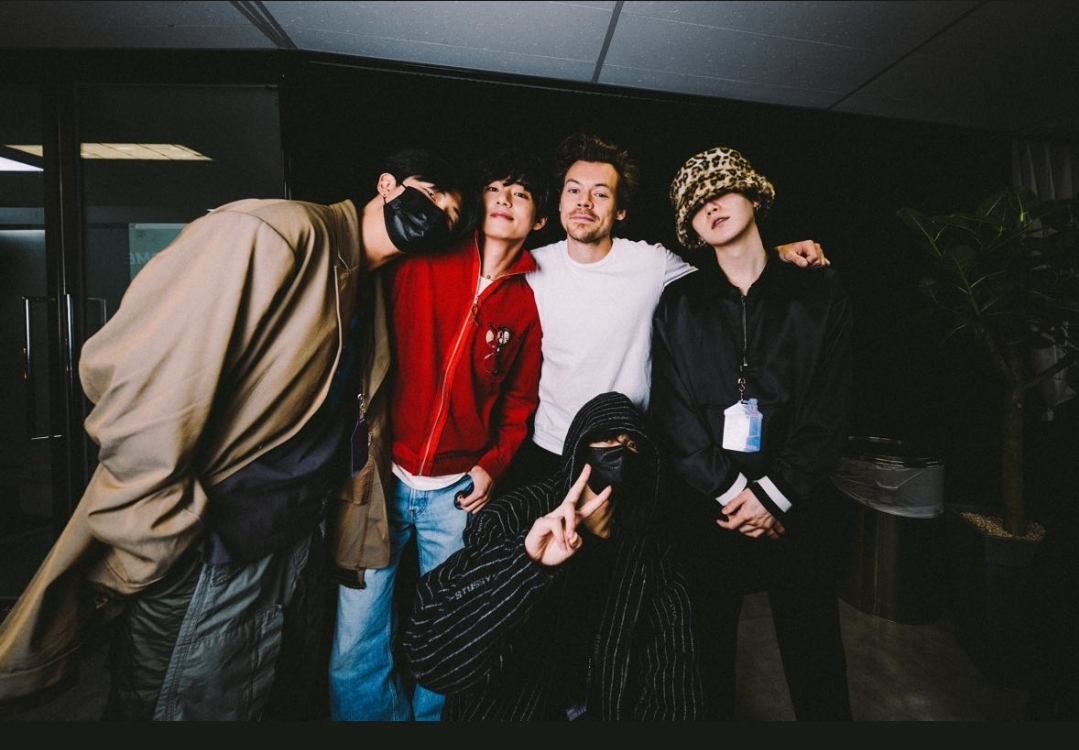 [잡담] 방탄 알엠 뷔한테 포옥 기댄거 왜케 귀여움ㅋㅋㅋㅋㅋ | 인스티즈