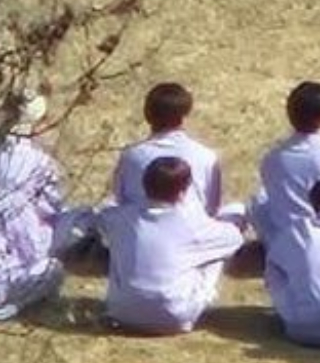 [잡담] 트위터에 어떤사람은 위 가운데가 성한빈이라는데 | 인스티즈