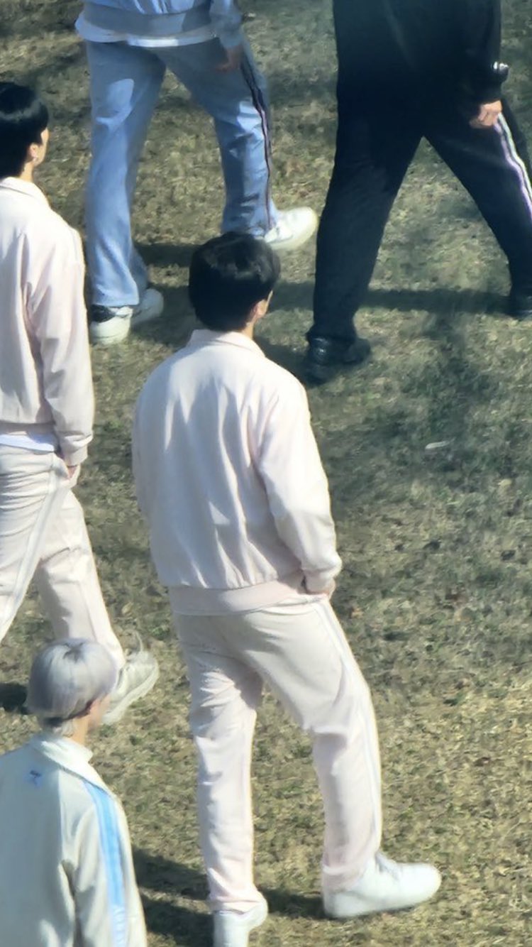 [잡담] 금준현 걷는 폼도 진짜 금준현이다 | 인스티즈