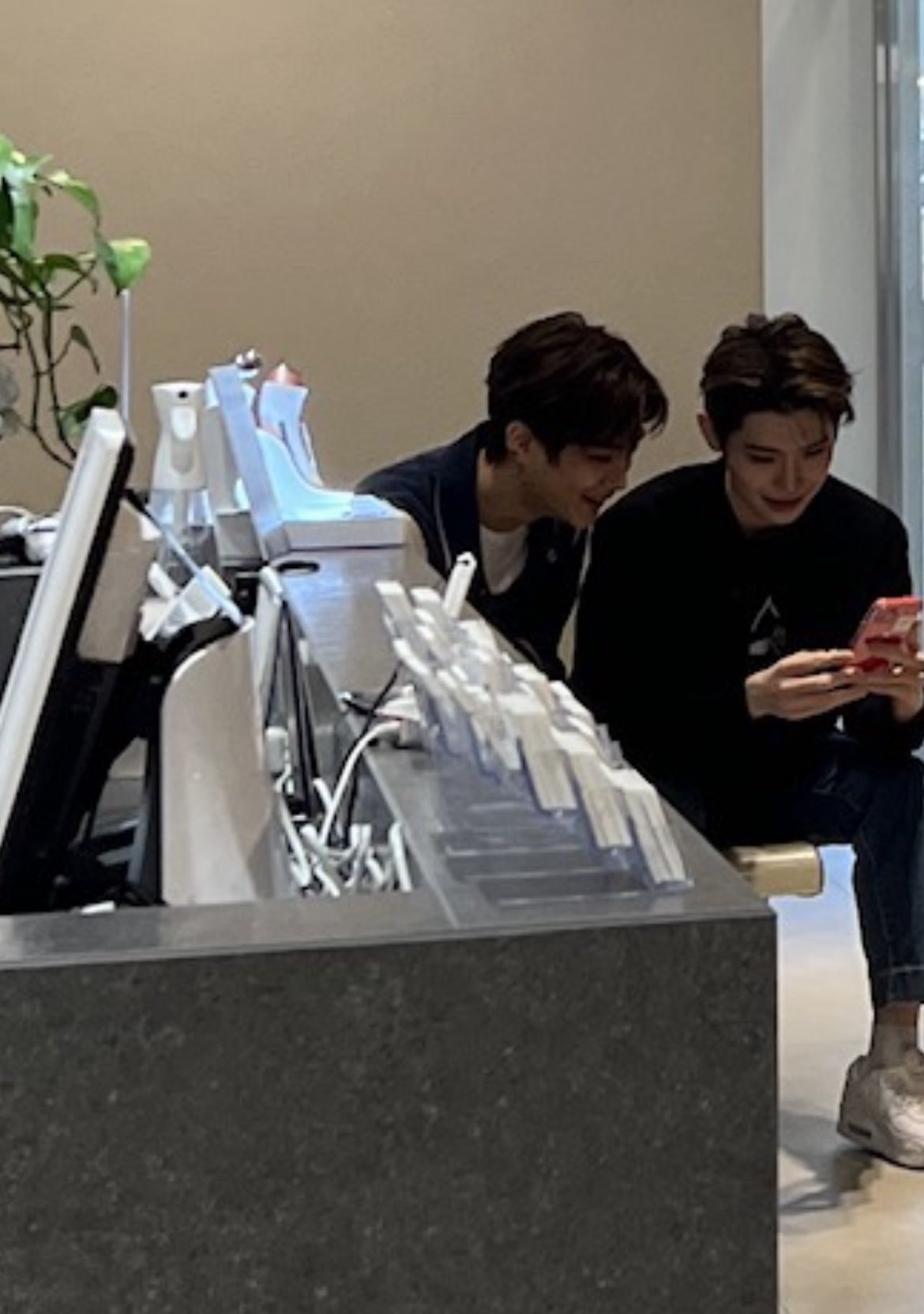 [잡담] 박한빈 김태래 이 사진 ㄹㅇ 남자 냄새 나... | 인스티즈