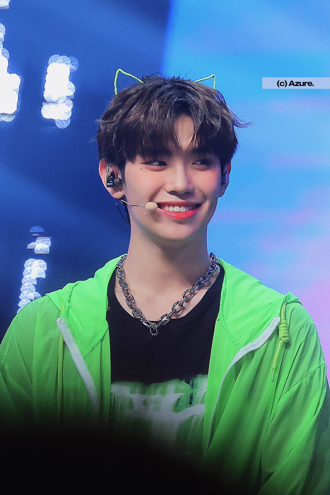 [잡담] 볼터치 찐하게 고양이 머리띠하고 키라키라한 모습으로 스위치 무대할 김태래 때문에 내일이 개같이 기대됨 | 인스티즈