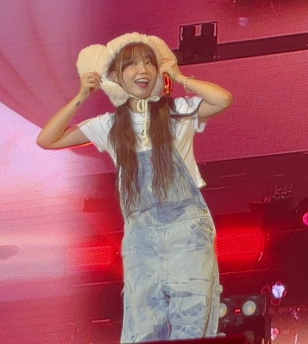 [잡담] 정은지 작년에 받은 팬싸템 홍콩까지 들고가서 무대한 거 ㄹㅇ 천재아이돌.. | 인스티즈