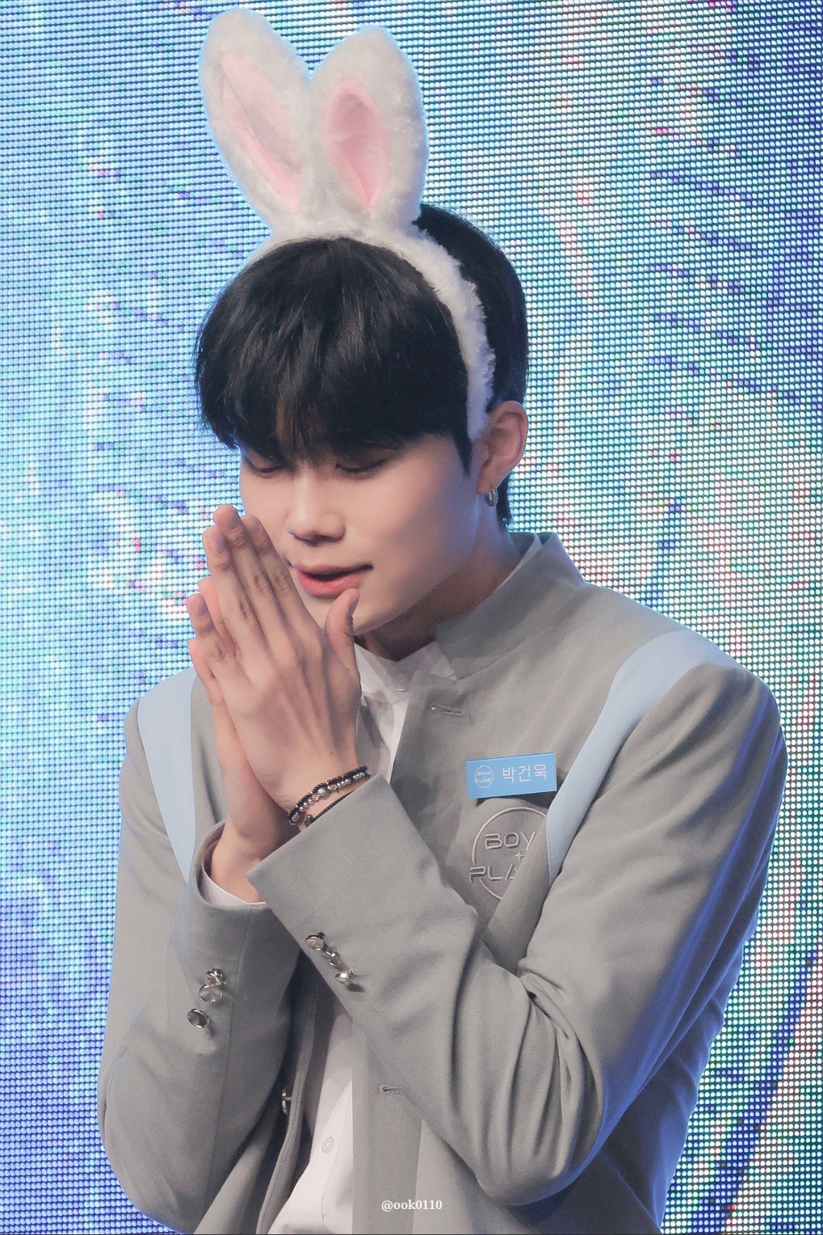 [잡담] 아 건욱이 머리띠 잘못 썼는데 개웃긴점 | 인스티즈