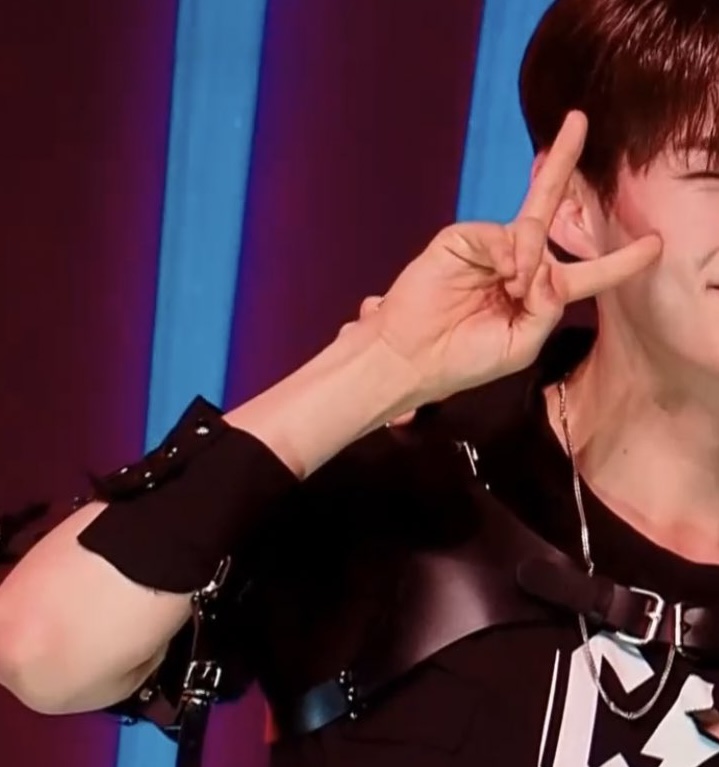 [잡담] 나 진짜 성한빈 팔? 손목? 손? 집착광공인데 (ㅋㅋ) | 인스티즈