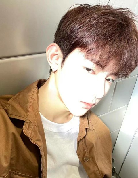 [잡담] 근데 장하오 보면볼수록 셀카 잘찍는 편인것같음 | 인스티즈